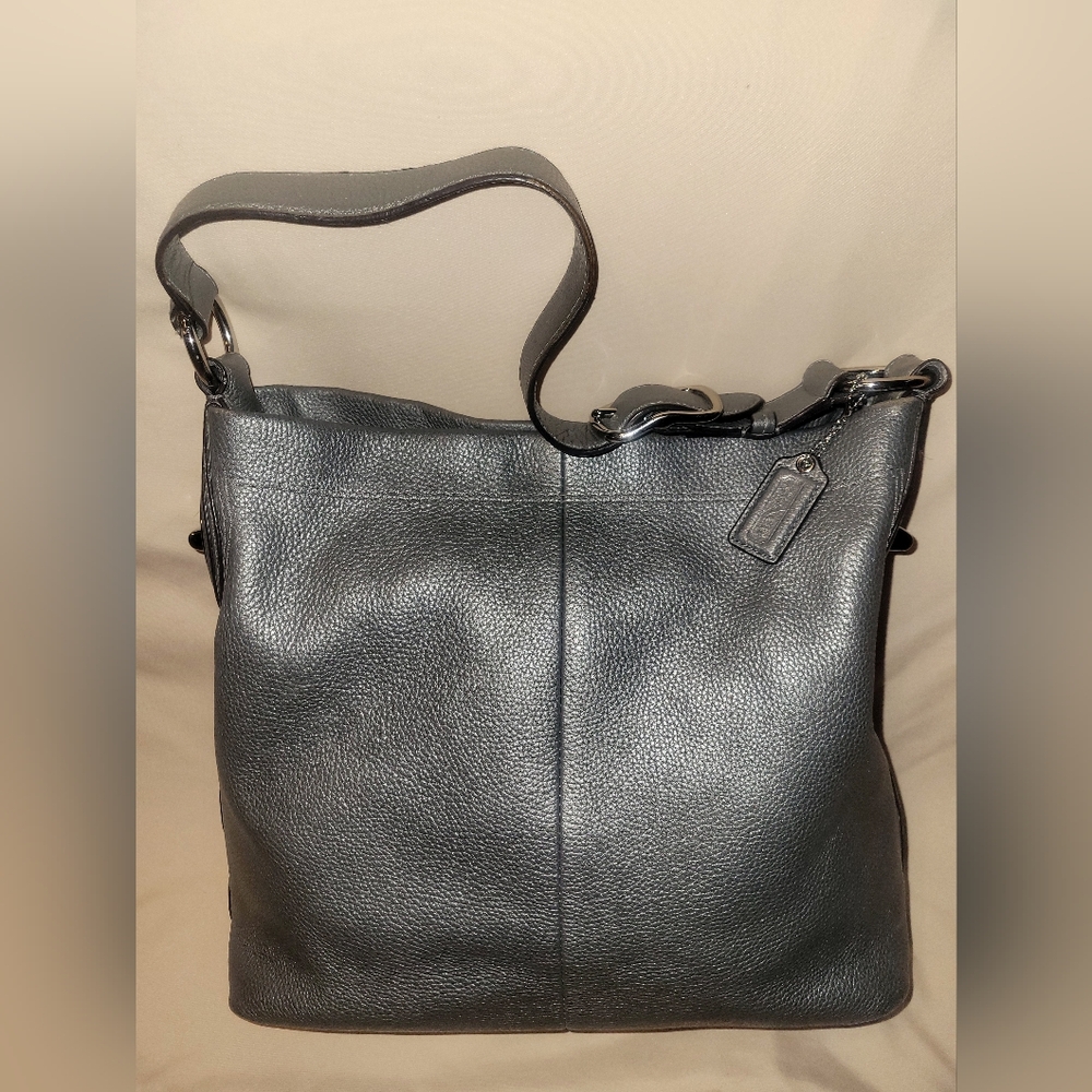 Coach Penelope -Elegant Black Leather Tote Bag- 2011- Measures 13×14